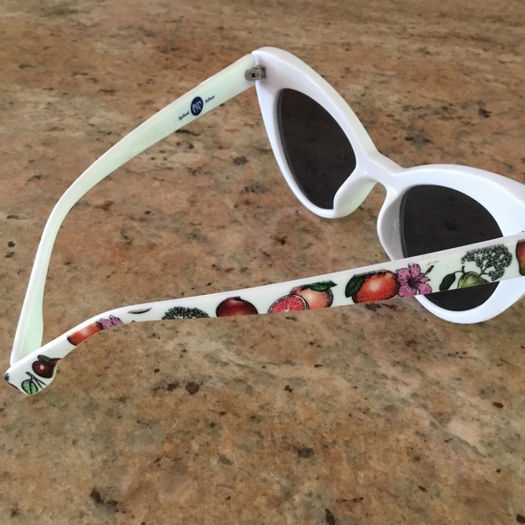 Spiked Seltzer Bon Viv Fruit Cats Eye Sunglasses Set of 2 - Picture 10 of 12